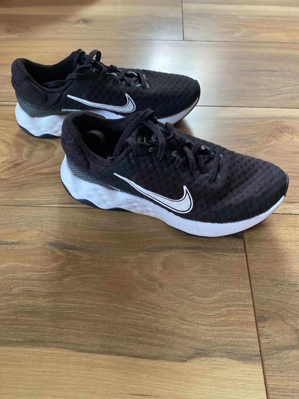 Women’s Nike sneakers